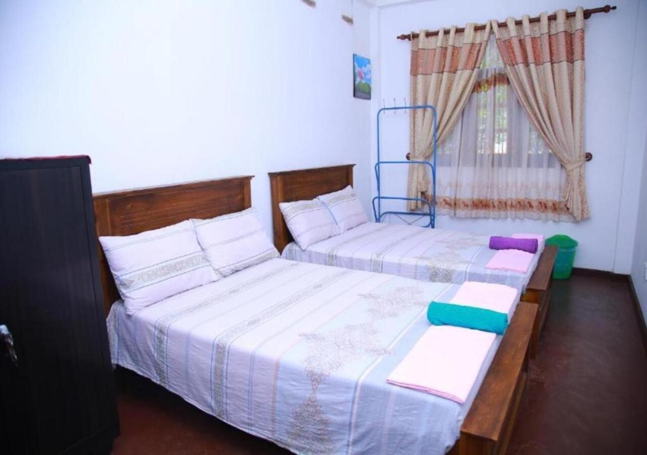 Weerakoon Guest Apartamento Hikkaduwa Exterior foto