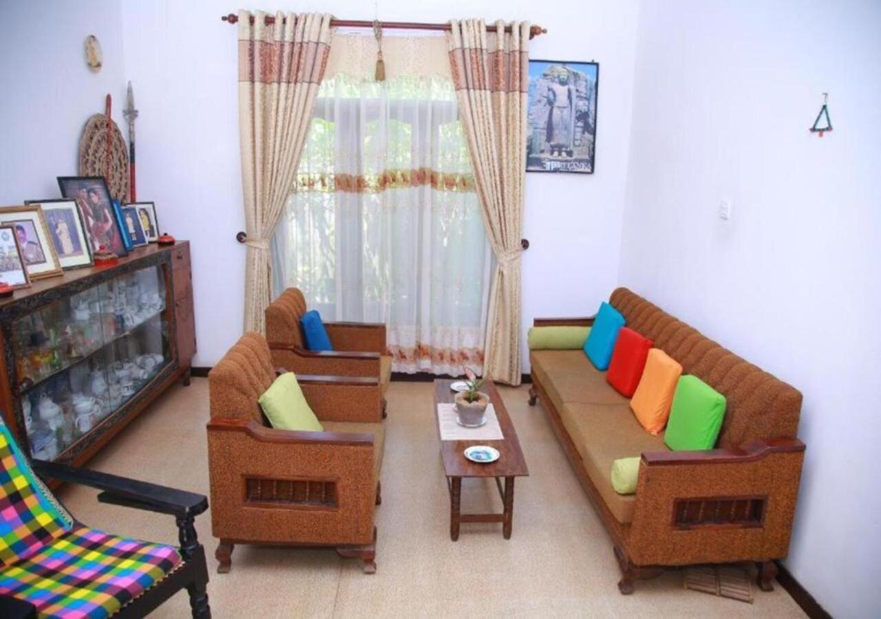 Weerakoon Guest Apartamento Hikkaduwa Exterior foto