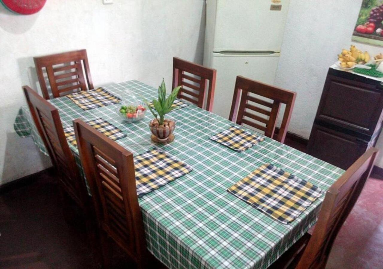 Weerakoon Guest Apartamento Hikkaduwa Exterior foto