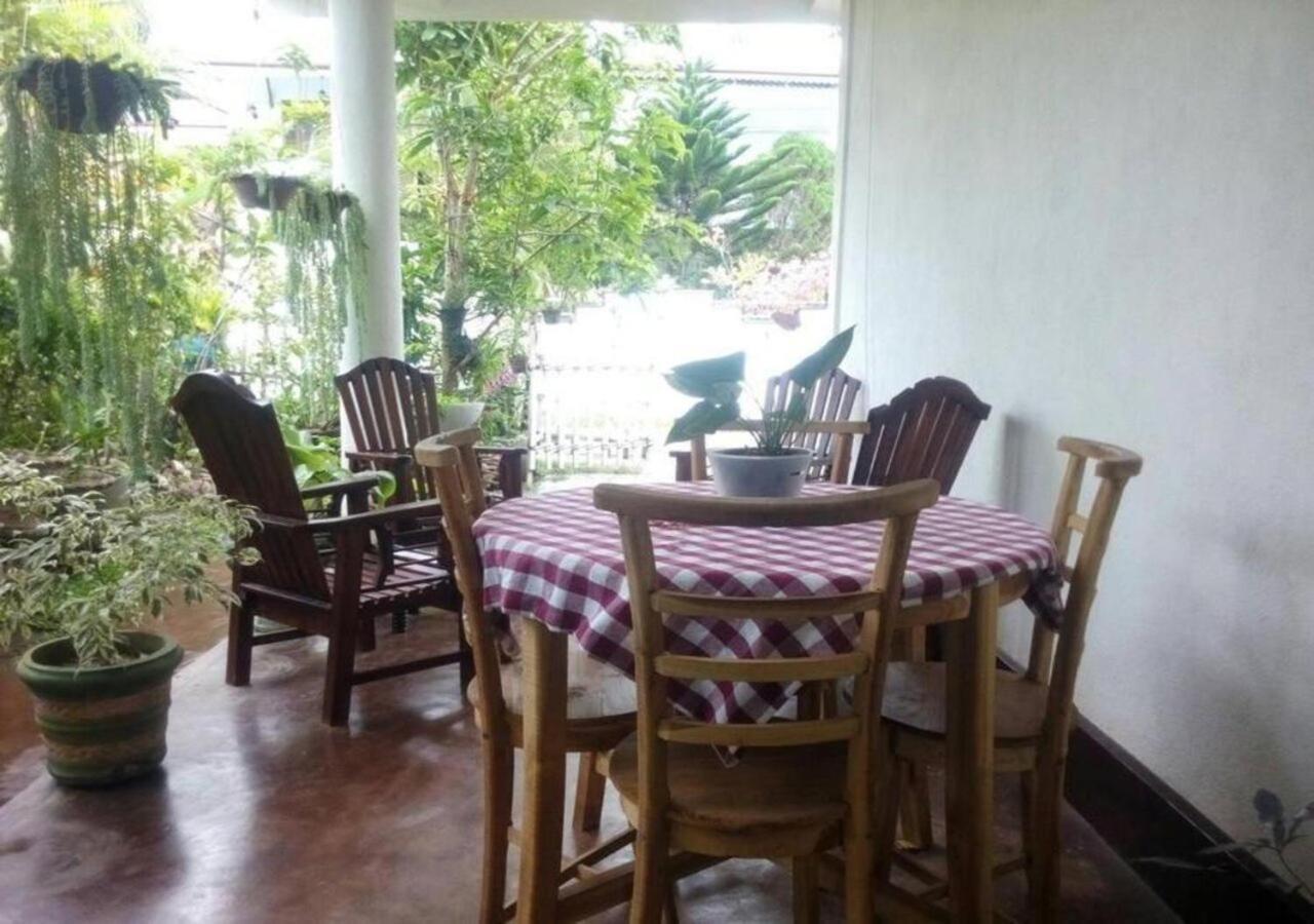 Weerakoon Guest Apartamento Hikkaduwa Exterior foto