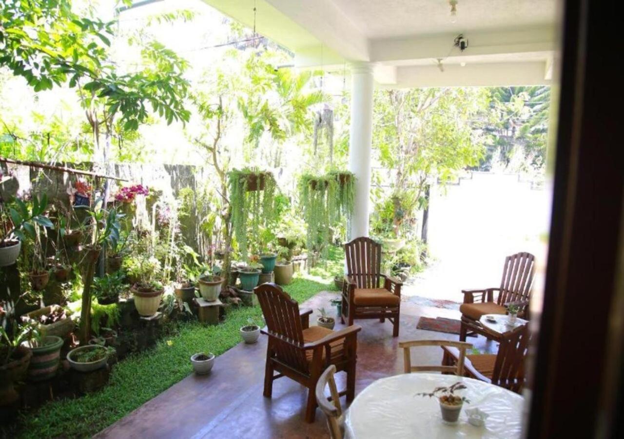 Weerakoon Guest Apartamento Hikkaduwa Exterior foto